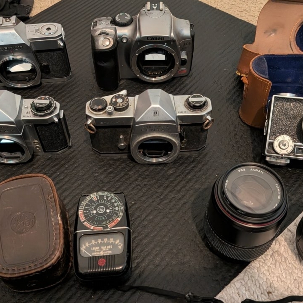 Canon Black and Silver Camera Set - Picture 9 of 11